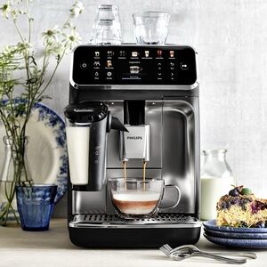Philips 5500 fully automatic espresso machine with lattego and iced coffee